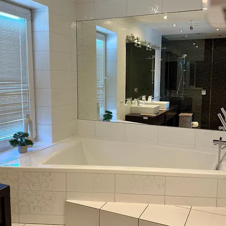 Modern 2br With Spacious Terrace Апартаменты *