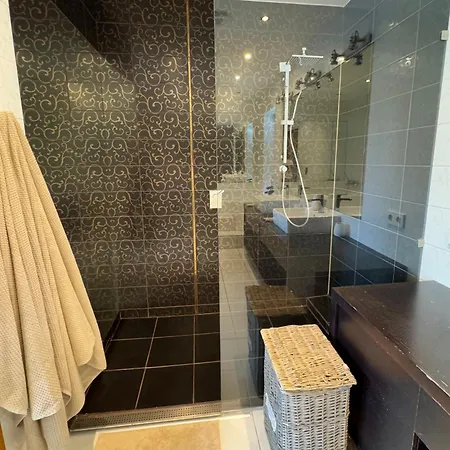 Апартаменты Modern 2br With Spacious Terrace
